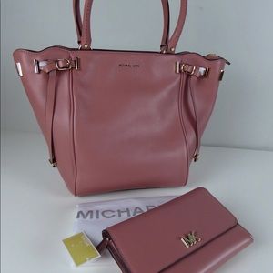 Michael Kors Amelia Rose Zip Tote Matching Wallet